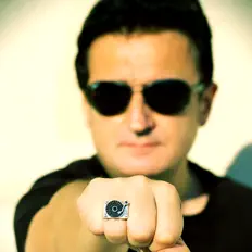 收听 Ralf M.、观看音乐视频、阅读小传、查看巡演日期等 ！