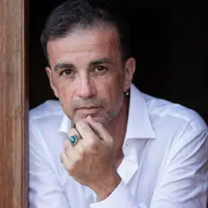 Ascolta Fabrizio Piepoli, guarda video musicali, leggi la biografia, vedi le date del tour & altro!