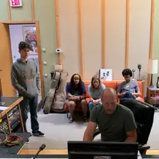 The Nighttime Whatifsを聴いたり、ミュージックビデオを鑑賞したり、経歴やツアー日程などを確認したりしましょう！