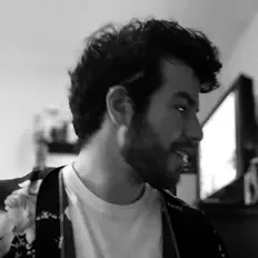 Hör dir Tommy Kyrus an, schau dir Musikvideos an, lies die Biografie, finde Tourdaten und mehr!