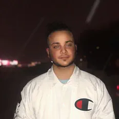 聆聽 Mikey、觀看音樂影片、閱讀小傳、查看巡演日期等！