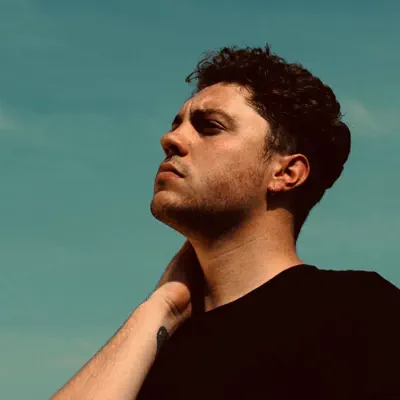 Listen to Oliver Spalding, watch music videos, read bio, see tour dates & more!