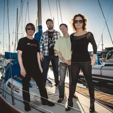 Escucha a Bay Station, mira vídeos musicales, lee la biografía, consulta fechas de giras y mucho más.