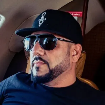 Listen to Dave202, watch music videos, read bio, see tour dates & more!