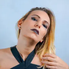 Ouça Inversa, assista a videoclipes, leia a biografia, veja as datas das turnês e mais!