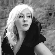 收听 Ayşe Saran、观看音乐视频、阅读小传、查看巡演日期等 ！