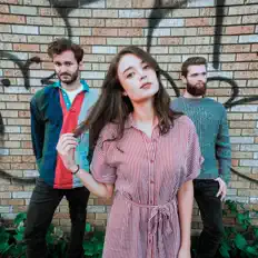 Ακούστε περιεχόμενο από Waitress, παρακολουθήστε μουσικά βίντεο, διαβάστε το βιογραφικό, δείτε ημερομηνίες περιοδείας, και πολλά ακόμη!