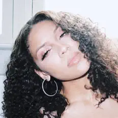 Ascolta ZARI, guarda video musicali, leggi la biografia, vedi le date del tour & altro!