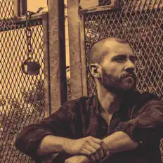 Écoutez Isolated Corners, regardez des vidéoclips, lisez la biographie, consultez les dates de tournée et plus encore !