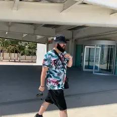 Poslechněte si interpreta Illmatik, sledujte hudební videa, přečtěte si životopis, podívejte se na data turné a další informace.