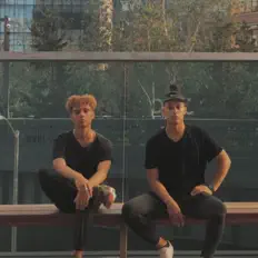 聆聽 Nau、觀看音樂影片、閱讀小傳、查看巡演日期等！