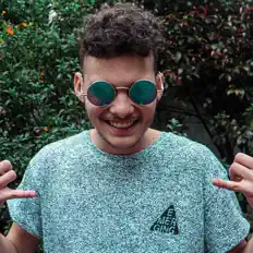 Ouça Gött, assista a videoclipes, leia a biografia, veja as datas das turnês e mais!