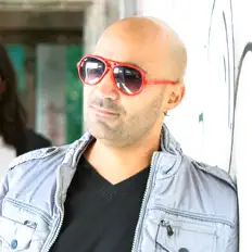 Ακούστε περιεχόμενο από Piece of Cake, παρακολουθήστε μουσικά βίντεο, διαβάστε το βιογραφικό, δείτε ημερομηνίες περιοδείας, και πολλά ακόμη!