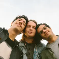 收听 Birdgangs、观看音乐视频、阅读小传、查看巡演日期等 ！