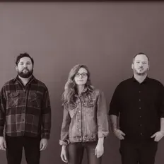 Dengarkan Bruce Peninsula, tonton video musik, baca bio, lihat tanggal tur & lainnya!