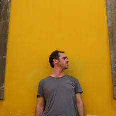 聆聽 Ceiri Torjussen、觀看音樂影片、閱讀小傳、查看巡演日期等！