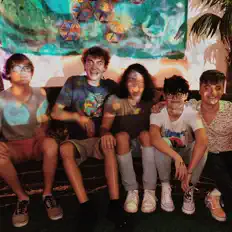 Shiver and the Shakesを聴いたり、ミュージックビデオを鑑賞したり、経歴やツアー日程などを確認したりしましょう！