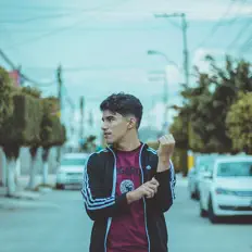 Écoutez 3laz, regardez des vidéoclips, lisez la biographie, consultez les dates de tournée et plus encore !