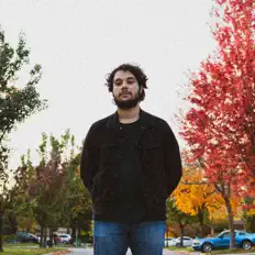 Lucas Rodriguesを聴いたり、ミュージックビデオを鑑賞したり、経歴やツアー日程などを確認したりしましょう！