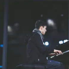 Ascolta Massimo D'Alessio, guarda video musicali, leggi la biografia, vedi le date del tour & altro!