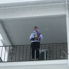 Ascolta Fern, guarda video musicali, leggi la biografia, vedi le date del tour & altro!