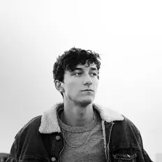 Connor Johnを聴いたり、ミュージックビデオを鑑賞したり、経歴やツアー日程などを確認したりしましょう！