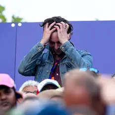 Ouve Felix White, vê vídeos de música, lê a biografia, vê as datas da digressão e muito mais!