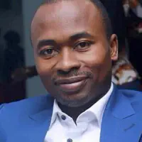 聆聽 undefined、觀看音樂影片、閱讀小傳、查看巡演日期等！