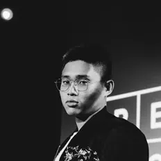 Hör dir Mans! an, schau dir Musikvideos an, lies die Biografie, finde Tourdaten und mehr!