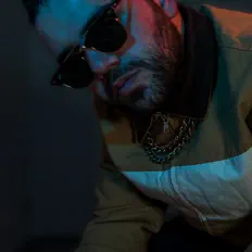 Ascolta Nakkaf, guarda video musicali, leggi la biografia, vedi le date del tour & altro!