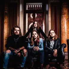 聆聽 Block Buster、觀看音樂影片、閱讀小傳、查看巡演日期等！