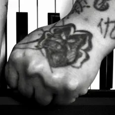 Posłuchaj wykonawcy Pros and Cons, obejrzyj teledyski, przeczytaj biografię, zobacz daty tras koncertowych i nie tylko!