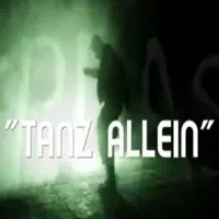 Tanz allein — Plastikstrom