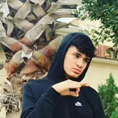 Luister naar The Willy2ber, bekijk muziekvideo's, lees de bio, bekijk de tourdata, en meer!