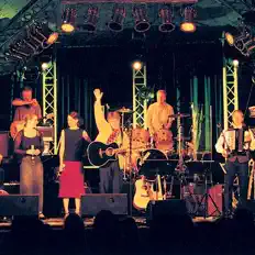 Escucha a Rolf Zuckowski und seine Schweizer Freunde, mira vídeos musicales, lee la biografía, consulta fechas de giras y mucho más.