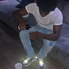 Nolove을(를) 듣고, 뮤직 비디오를 보고, 약력을 읽고, 투어 일정 등을 확인하세요!