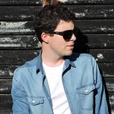 Luister naar Robert Cini, bekijk muziekvideo's, lees de bio, bekijk de tourdata, en meer!