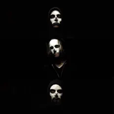 Dengarkan Skull Family, tonton video musik, baca bio, lihat tanggal tur & lainnya!