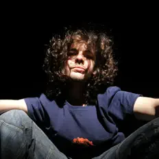 Hör dir Drug an, schau dir Musikvideos an, lies die Biografie, finde Tourdaten und mehr!