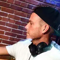聆聽 DJ Tony B、觀看音樂影片、閱讀小傳、查看巡演日期等！