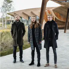 Escucha a Stoneberry, mira vídeos musicales, lee la biografía, consulta fechas de giras y mucho más.