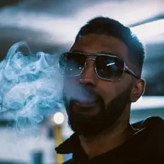 Dengarkan Nawaz, tonton video musik, baca bio, lihat tanggal tur & lainnya!