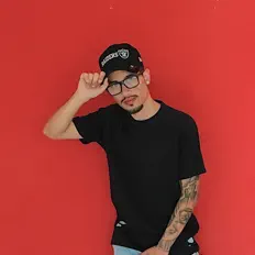 Dengarkan MC Str, tonton video musik, baca bio, lihat tanggal tur & lainnya!