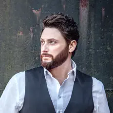 Escucha a Airam Hernández, mira videos musicales, lee su biografía, consulta las fechas de las gira y más.