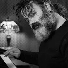 收听 Aydın Sarman、观看音乐视频、阅读小传、查看巡演日期等 ！