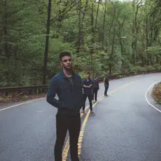 The Fine Linesを聴いたり、ミュージックビデオを鑑賞したり、経歴やツアー日程などを確認したりしましょう！