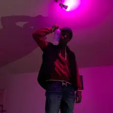 Ouve Kashout, vê vídeos de música, lê a biografia, vê as datas da digressão e muito mais!