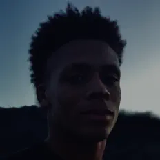 Ascolta Tre3, guarda video musicali, leggi la biografia, vedi le date del tour & altro!