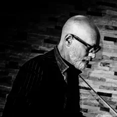 Rubin Slowを聴いたり、ミュージックビデオを鑑賞したり、経歴やツアー日程などを確認したりしましょう！