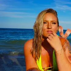 Ακούστε περιεχόμενο από LyssaBee, παρακολουθήστε μουσικά βίντεο, διαβάστε το βιογραφικό, δείτε ημερομηνίες περιοδείας, και πολλά ακόμη!